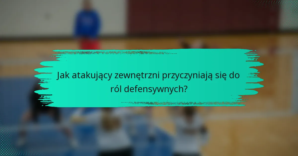 Jak atakujący zewnętrzni przyczyniają się do ról defensywnych?